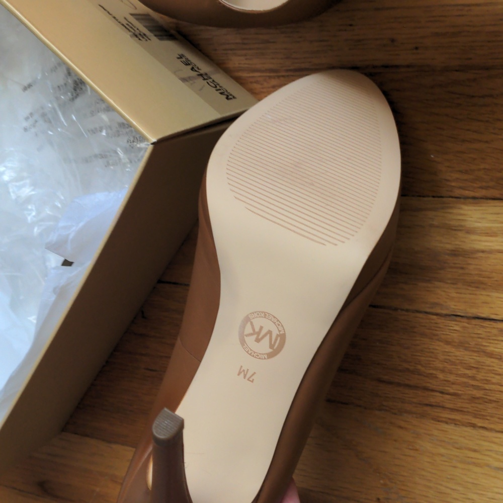 NIB Michael Kors Antoinette Leather Pump - Picture 5 of 6